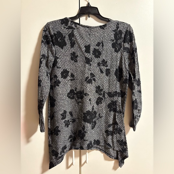 Apt. 9 Gray and Black Asymmetrical Ribbed Blouse - Picture 2 of 7